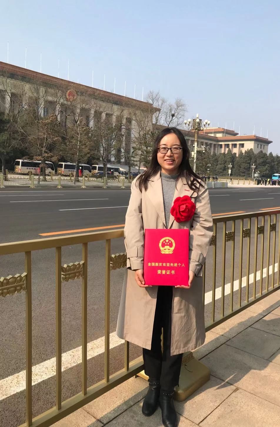 裸体直播
社会救助处一级主任科员夭可捷被表彰为全国脱贫攻坚先进个人.jpg